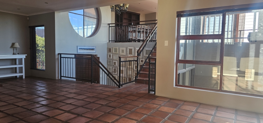 6 Bedroom Property for Sale in Middedorp Western Cape